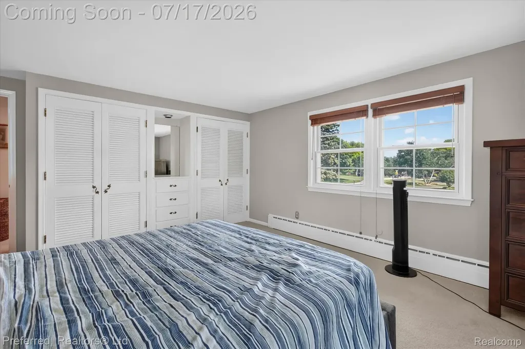 22519 Woodrising Lane Farmington Hills City MI 48335