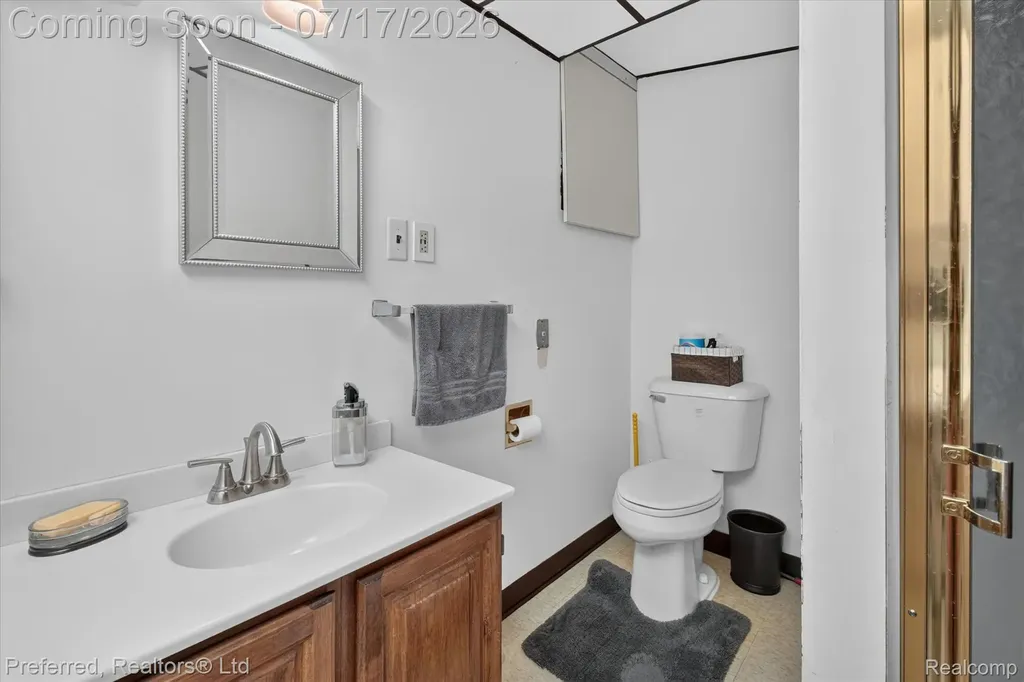 22519 Woodrising Lane Farmington Hills City MI 48335