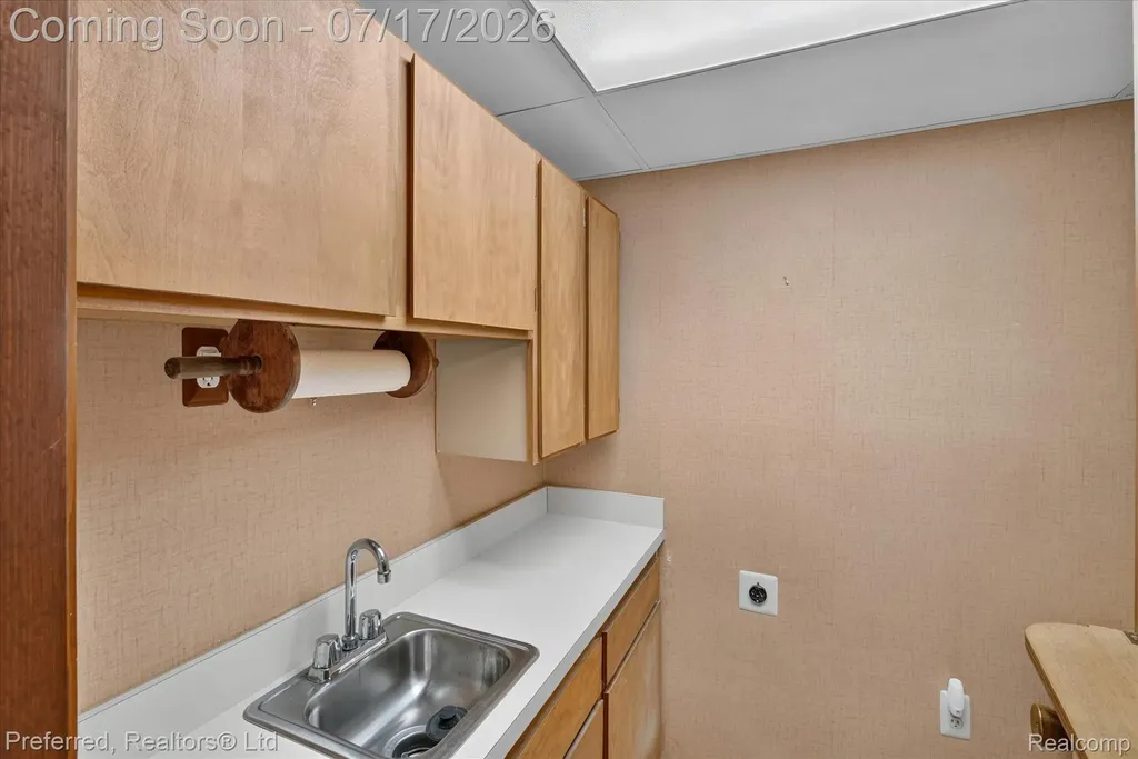 22519 Woodrising Lane Farmington Hills City MI 48335