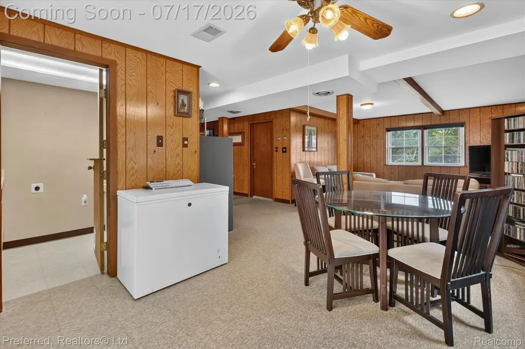 22519 Woodrising Lane Farmington Hills City MI 48335