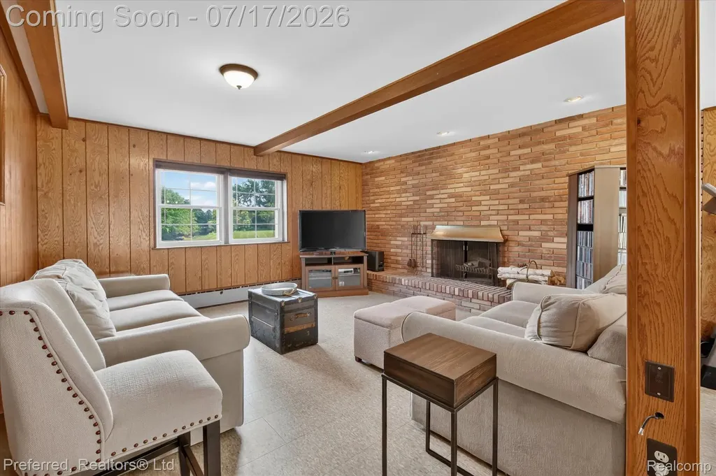 22519 Woodrising Lane Farmington Hills City MI 48335
