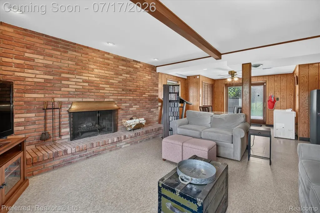 22519 Woodrising Lane Farmington Hills City MI 48335