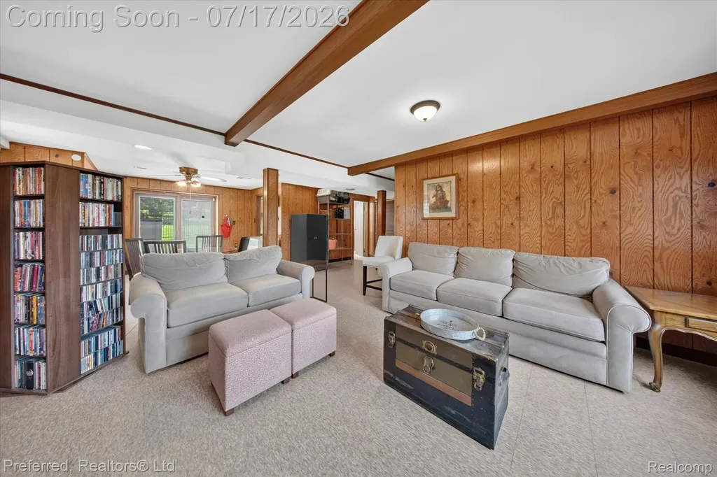 22519 Woodrising Lane Farmington Hills City MI 48335