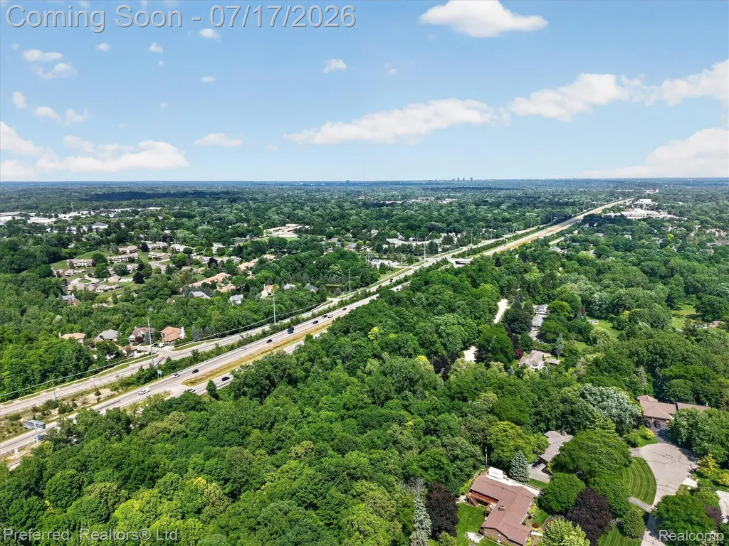 22519 Woodrising Lane Farmington Hills City MI 48335
