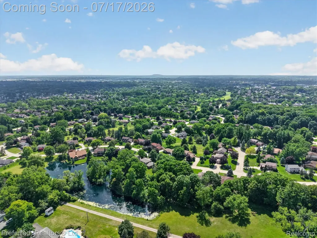 22519 Woodrising Lane Farmington Hills City MI 48335