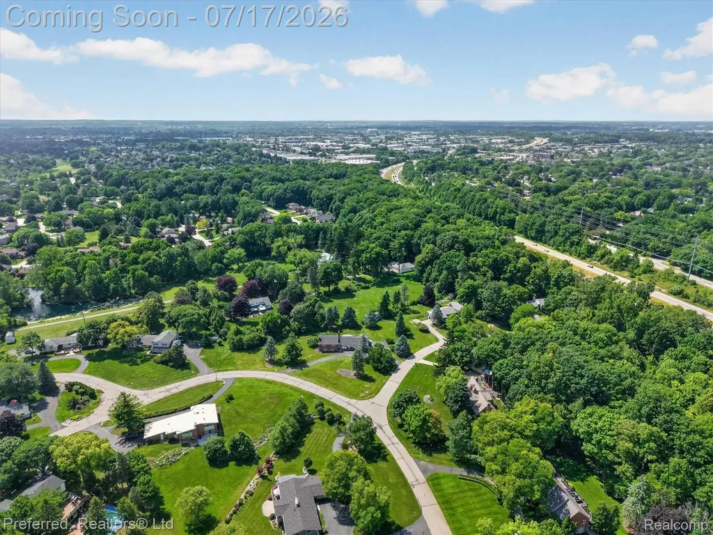22519 Woodrising Lane Farmington Hills City MI 48335