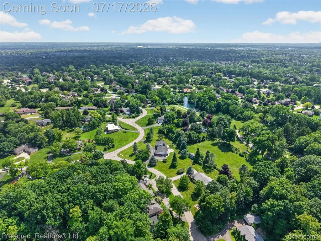 22519 Woodrising Lane Farmington Hills City MI 48335