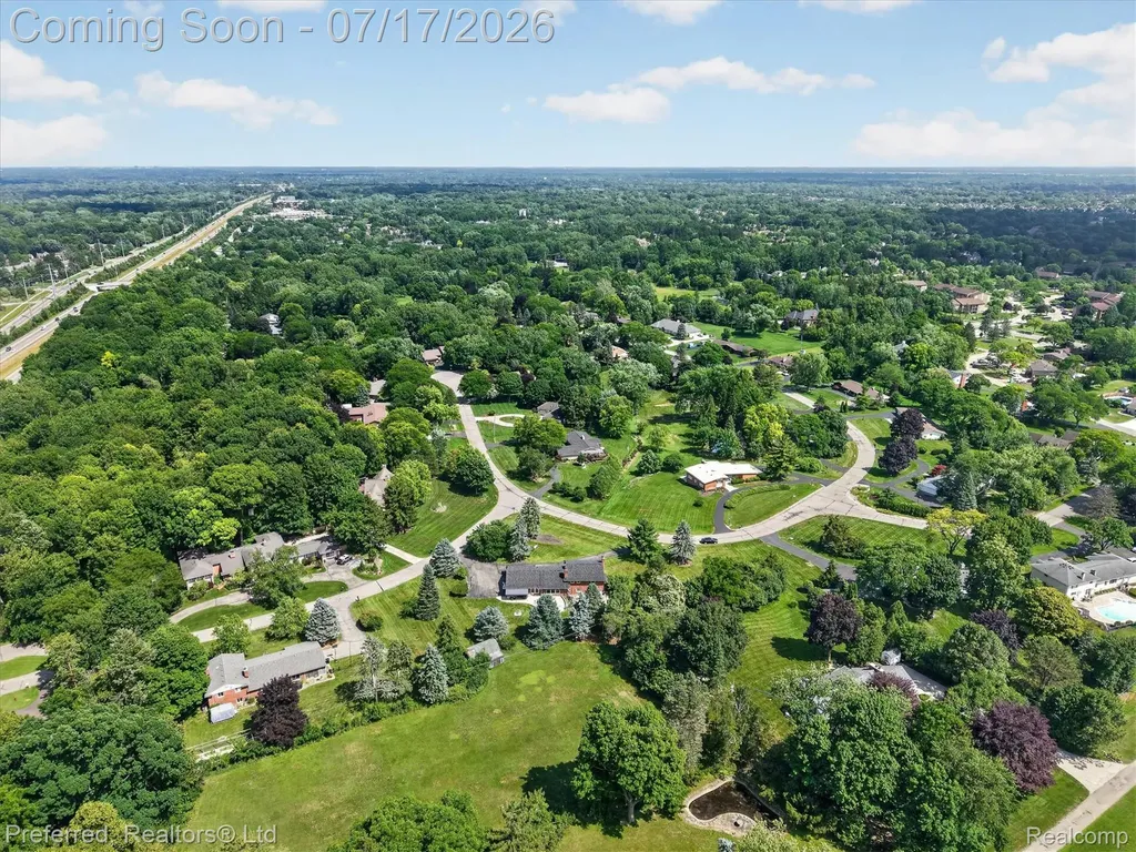 22519 Woodrising Lane Farmington Hills City MI 48335