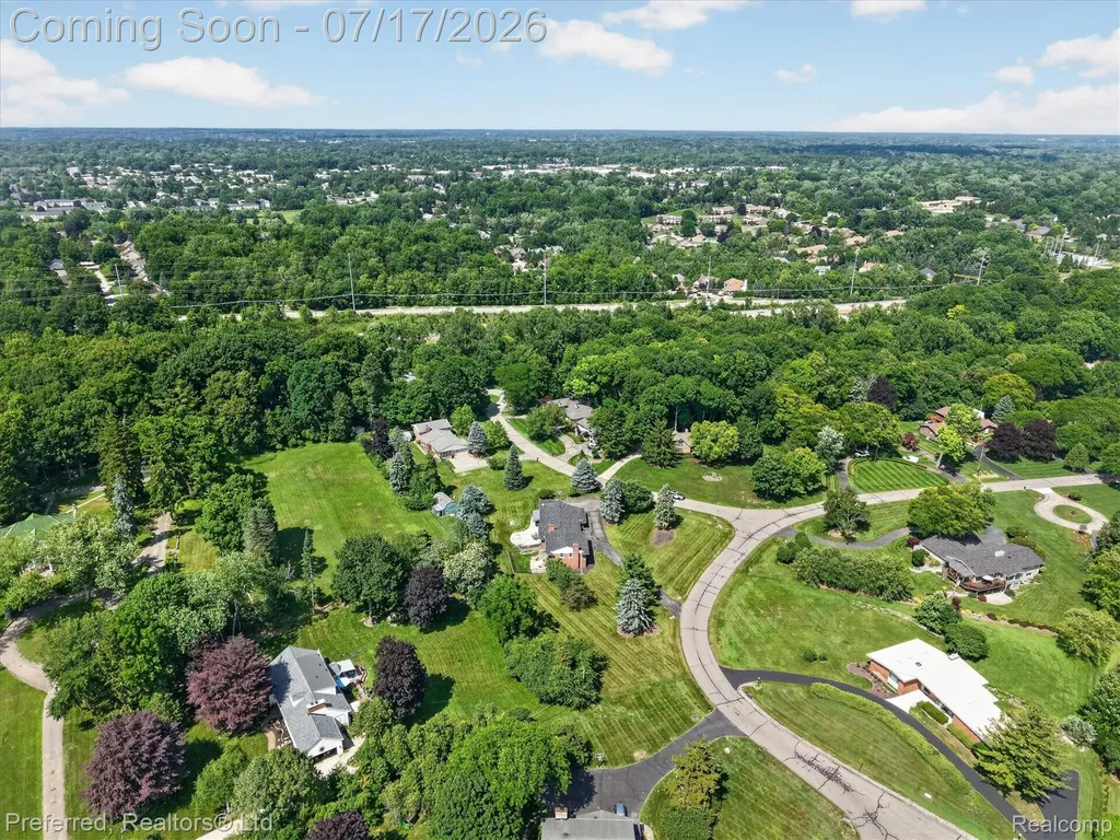 22519 Woodrising Lane Farmington Hills City MI 48335