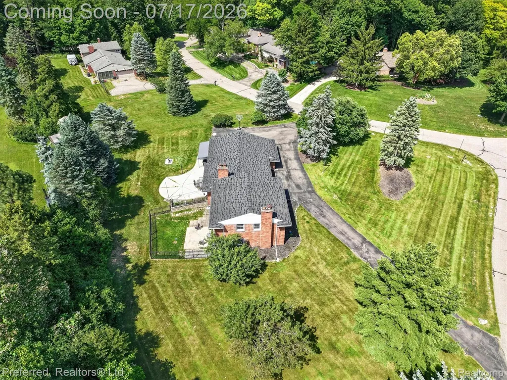 22519 Woodrising Lane Farmington Hills City MI 48335
