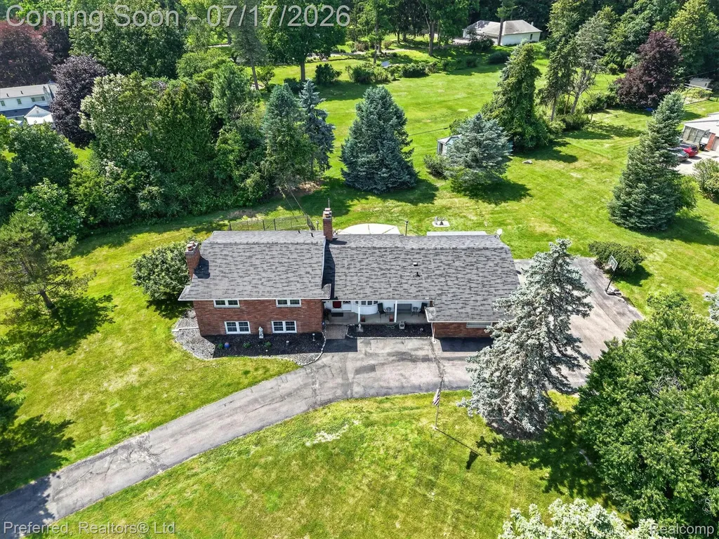 22519 Woodrising Lane Farmington Hills City MI 48335