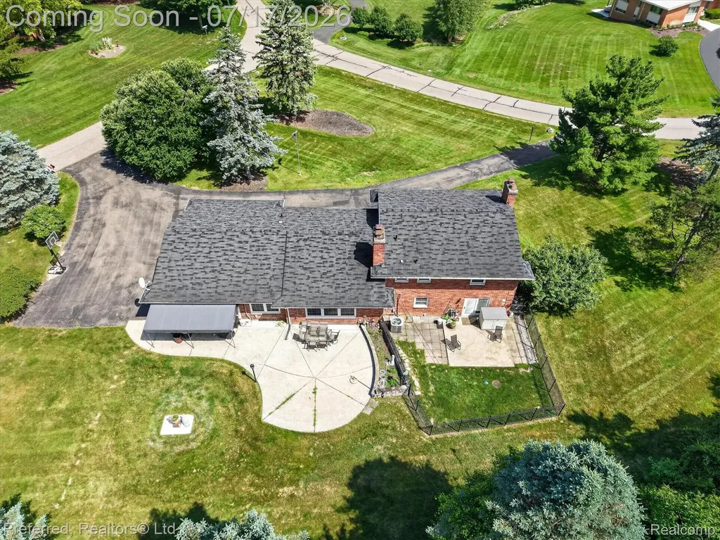 22519 Woodrising Lane Farmington Hills City MI 48335