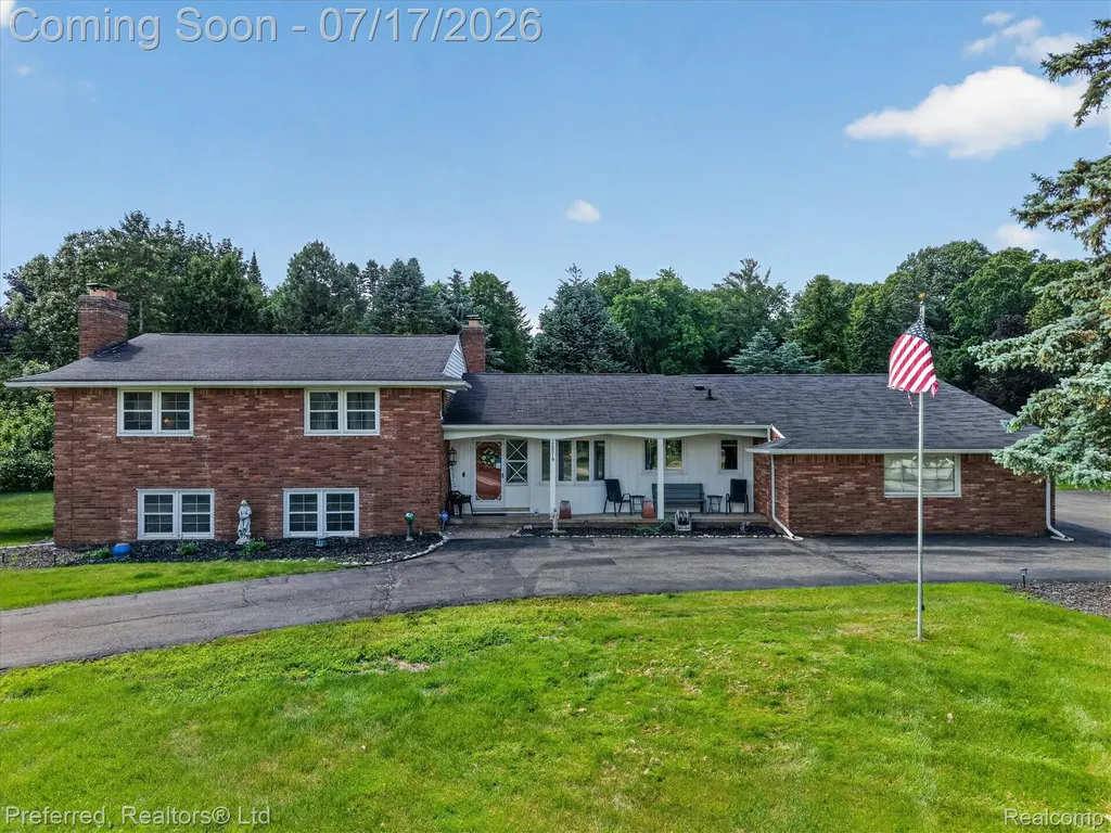22519 Woodrising Lane Farmington Hills City MI 48335