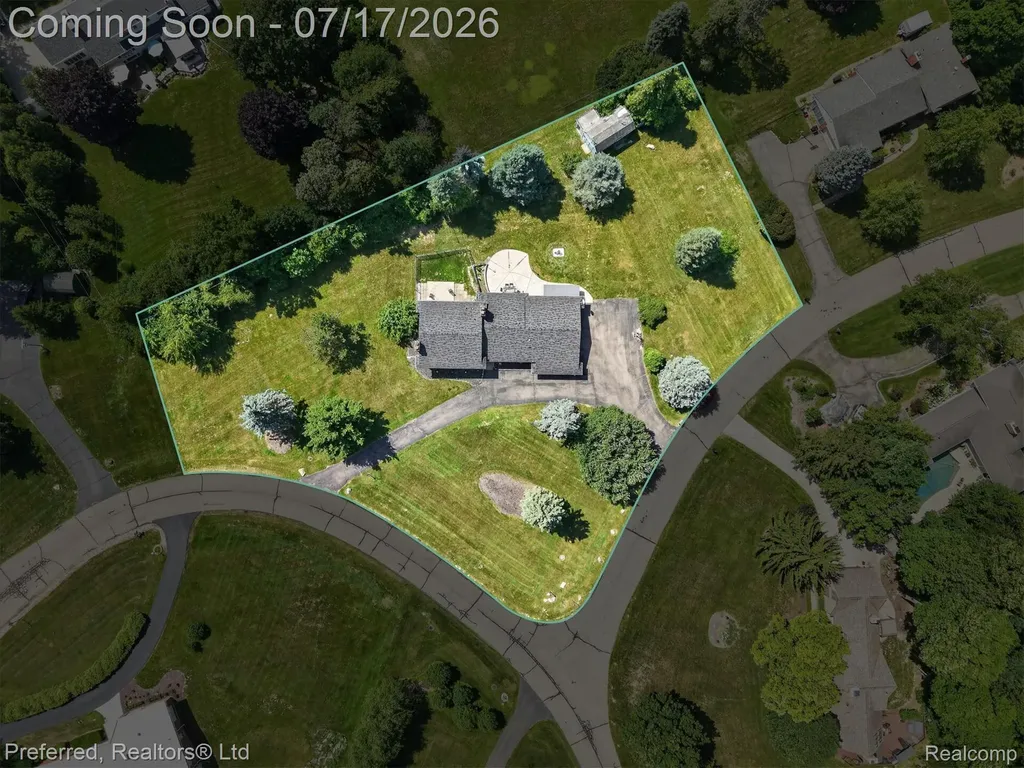 22519 Woodrising Lane Farmington Hills City MI 48335