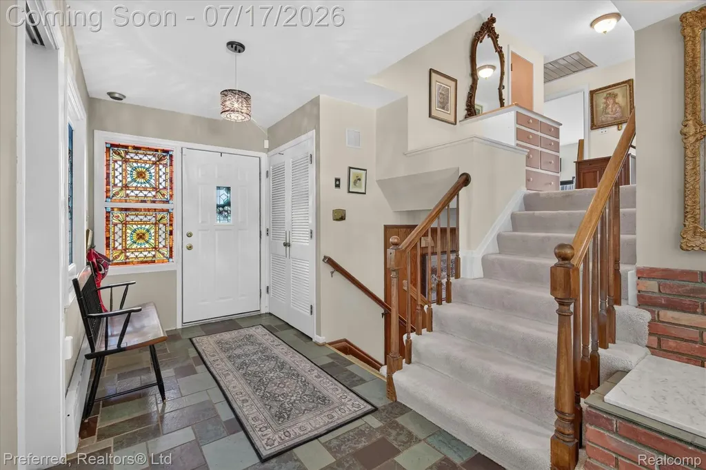 22519 Woodrising Lane Farmington Hills City MI 48335
