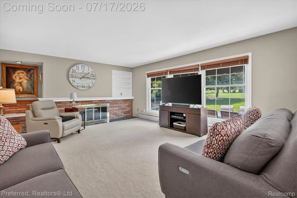 22519 Woodrising Lane Farmington Hills City MI 48335
