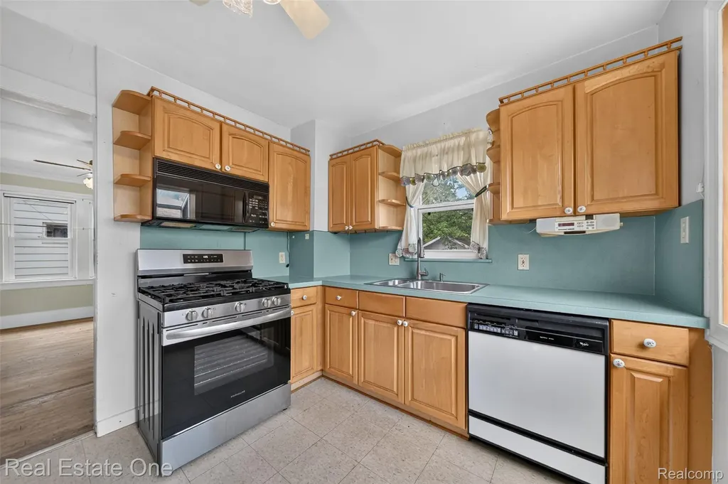 1214 Longfellow Avenue Royal Oak City MI 48067