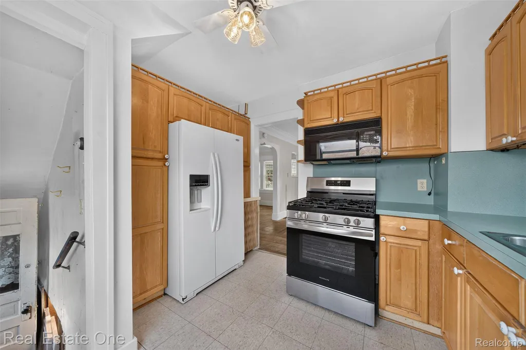 1214 Longfellow Avenue Royal Oak City MI 48067
