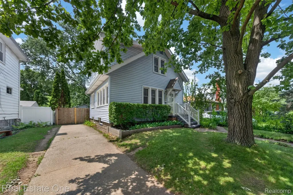 1214 Longfellow Avenue Royal Oak City MI 48067