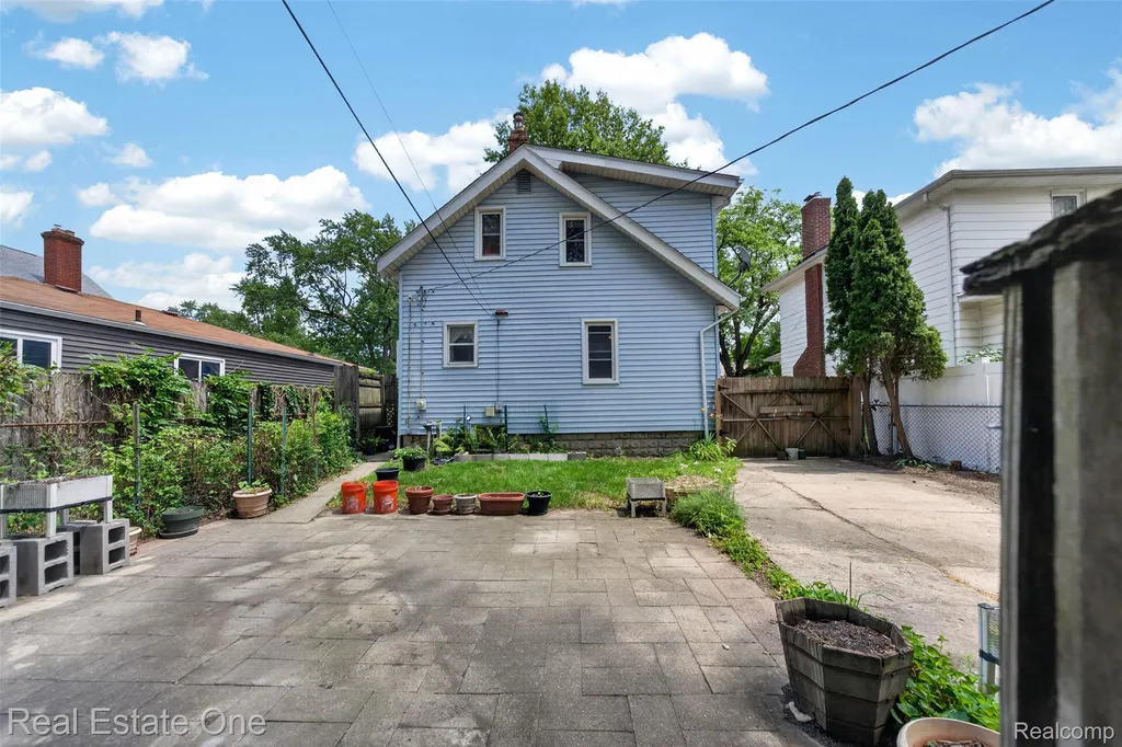 1214 Longfellow Avenue Royal Oak City MI 48067