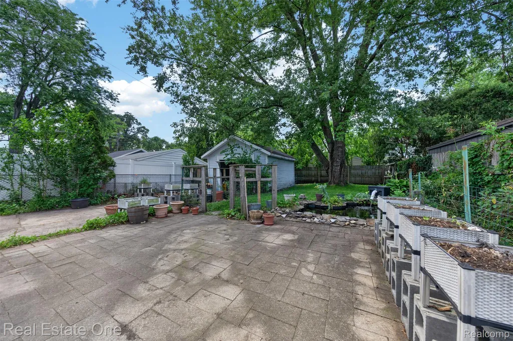 1214 Longfellow Avenue Royal Oak City MI 48067