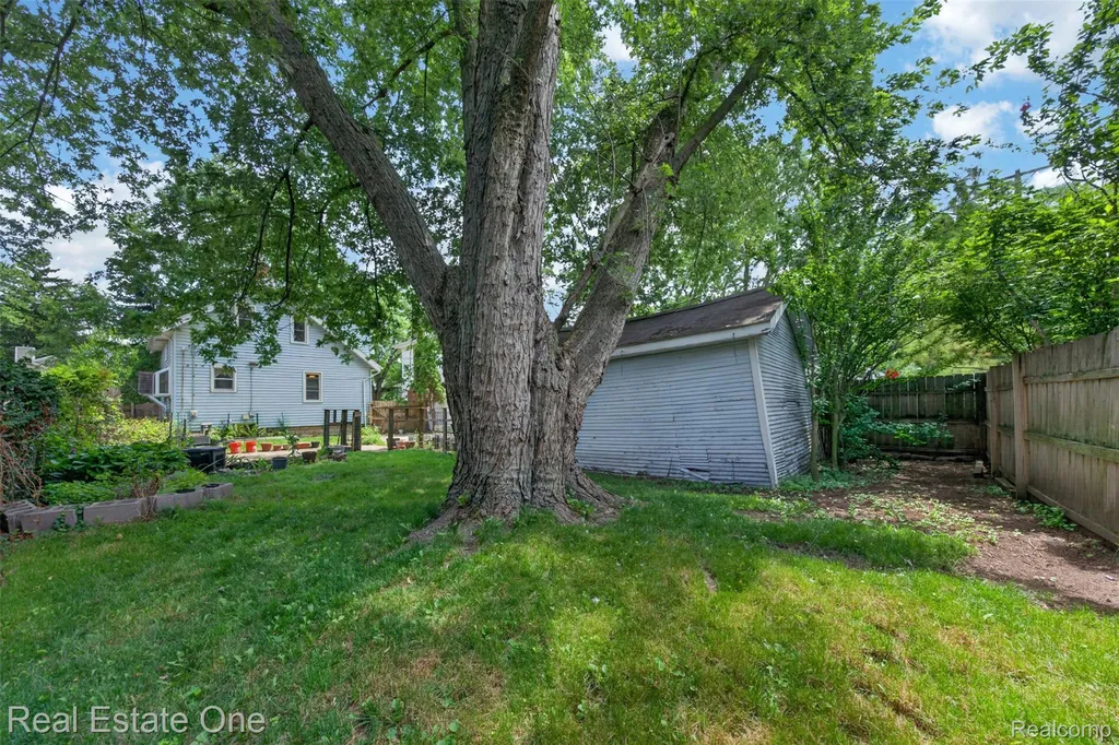 1214 Longfellow Avenue Royal Oak City MI 48067
