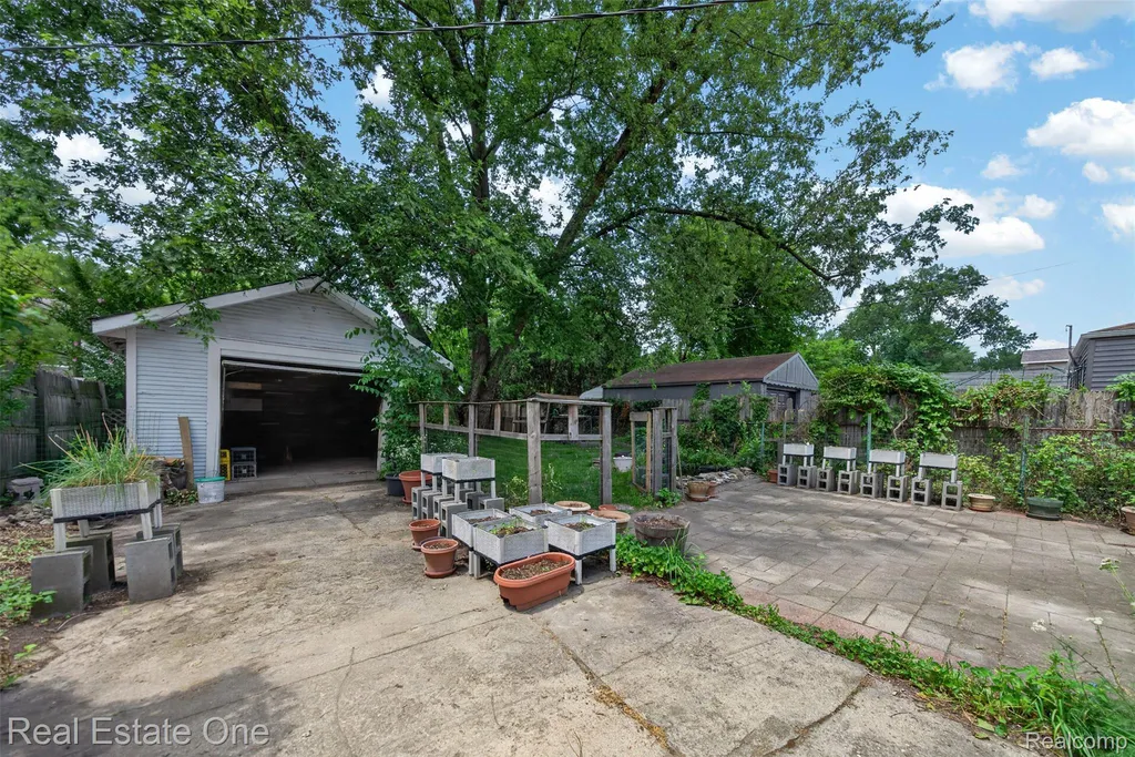 1214 Longfellow Avenue Royal Oak City MI 48067