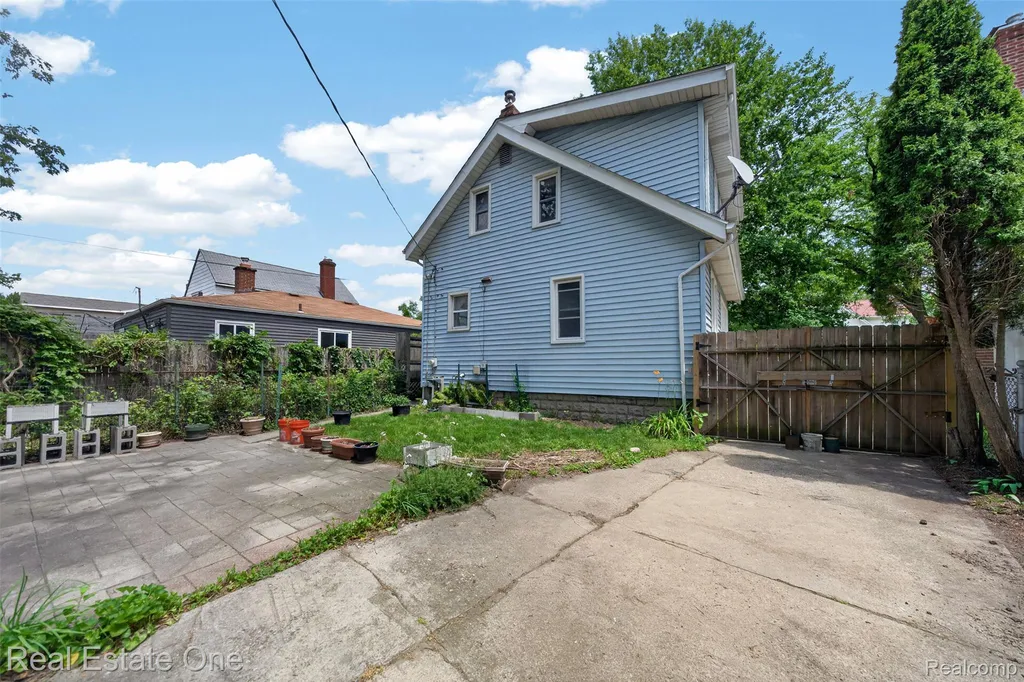 1214 Longfellow Avenue Royal Oak City MI 48067