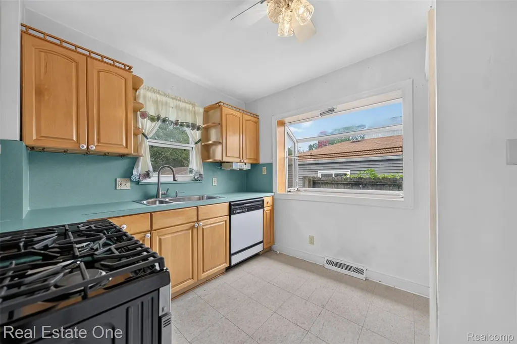 1214 Longfellow Avenue Royal Oak City MI 48067