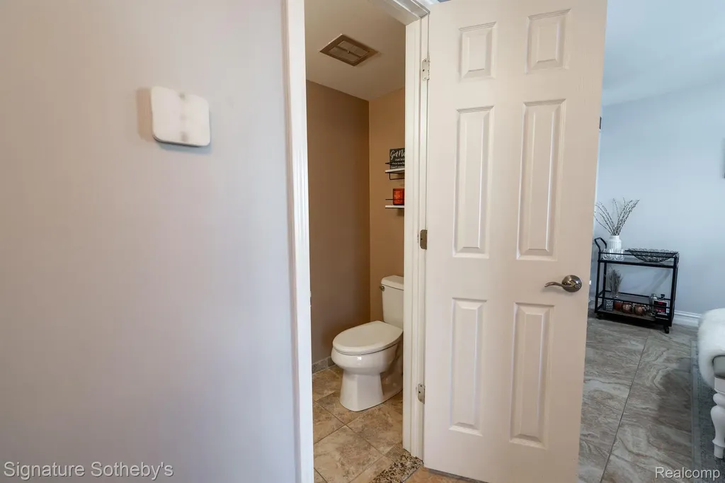 1863 Newporte Royal Oak City MI 48073