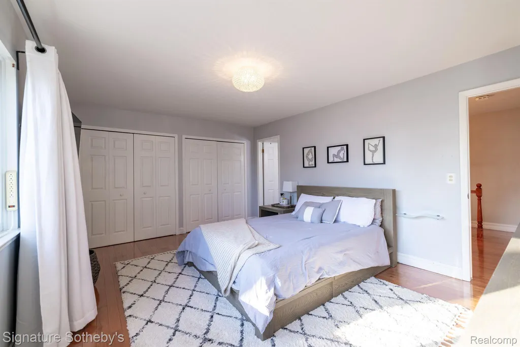1863 Newporte Royal Oak City MI 48073