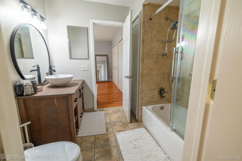 1863 Newporte Royal Oak City MI 48073