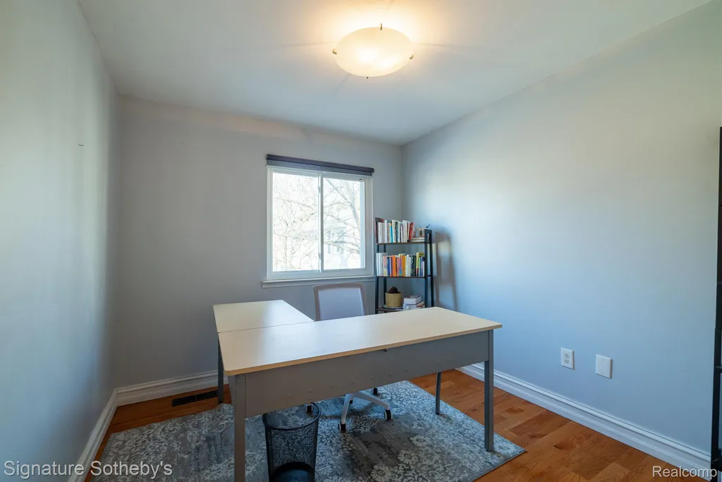 1863 Newporte Royal Oak City MI 48073