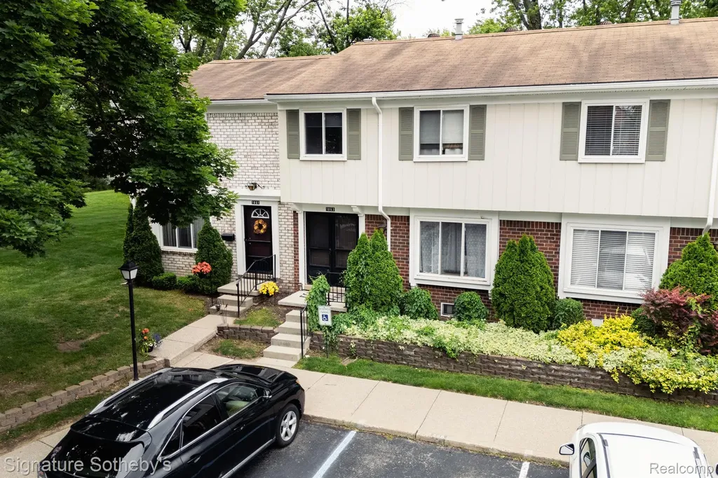 1863 Newporte Royal Oak City MI 48073