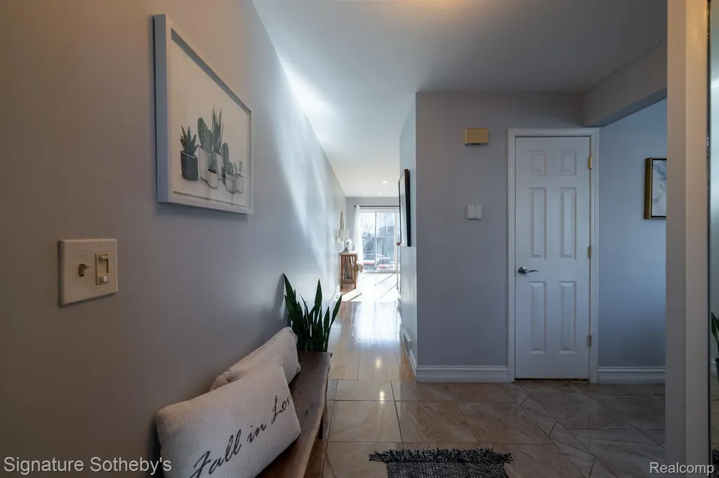 1863 Newporte Royal Oak City MI 48073