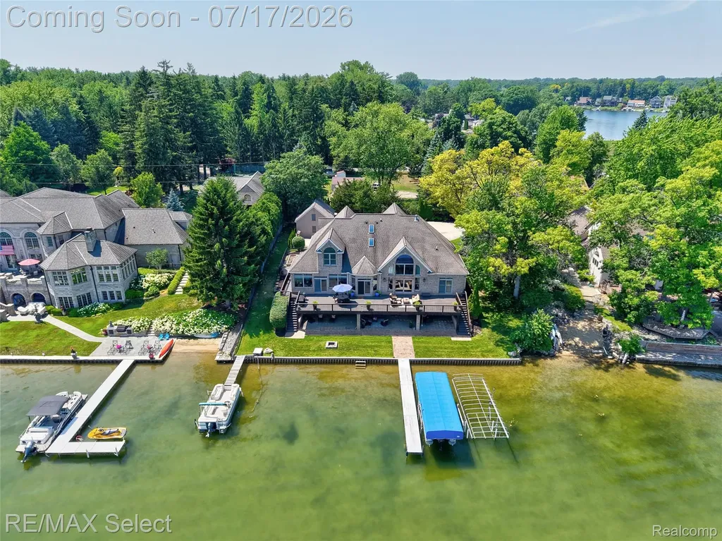 14007 Swanee Beach Drive Fenton Charter Township MI 48430
