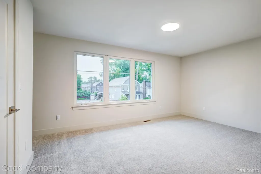 812 Irving Avenue Royal Oak City MI 48067