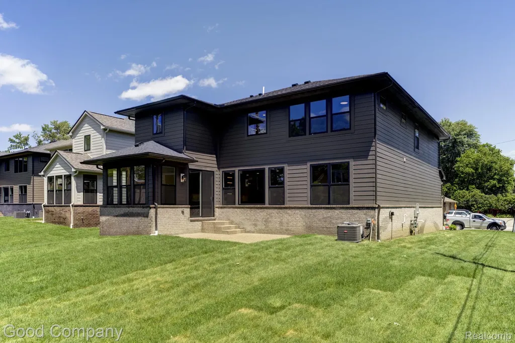 812 Irving Avenue Royal Oak City MI 48067