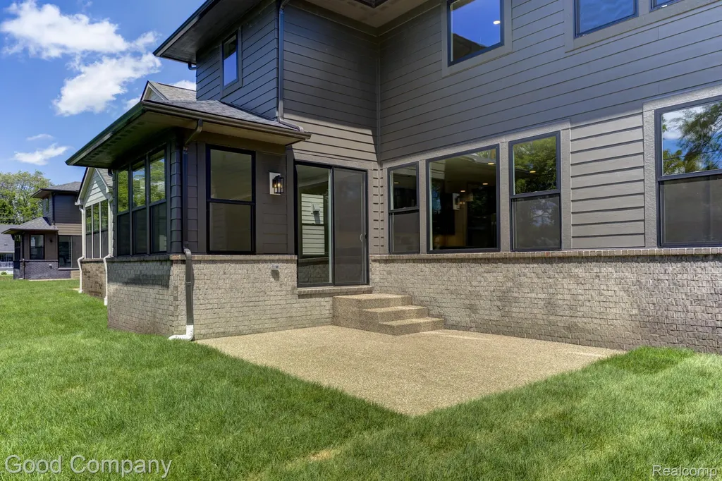 812 Irving Avenue Royal Oak City MI 48067