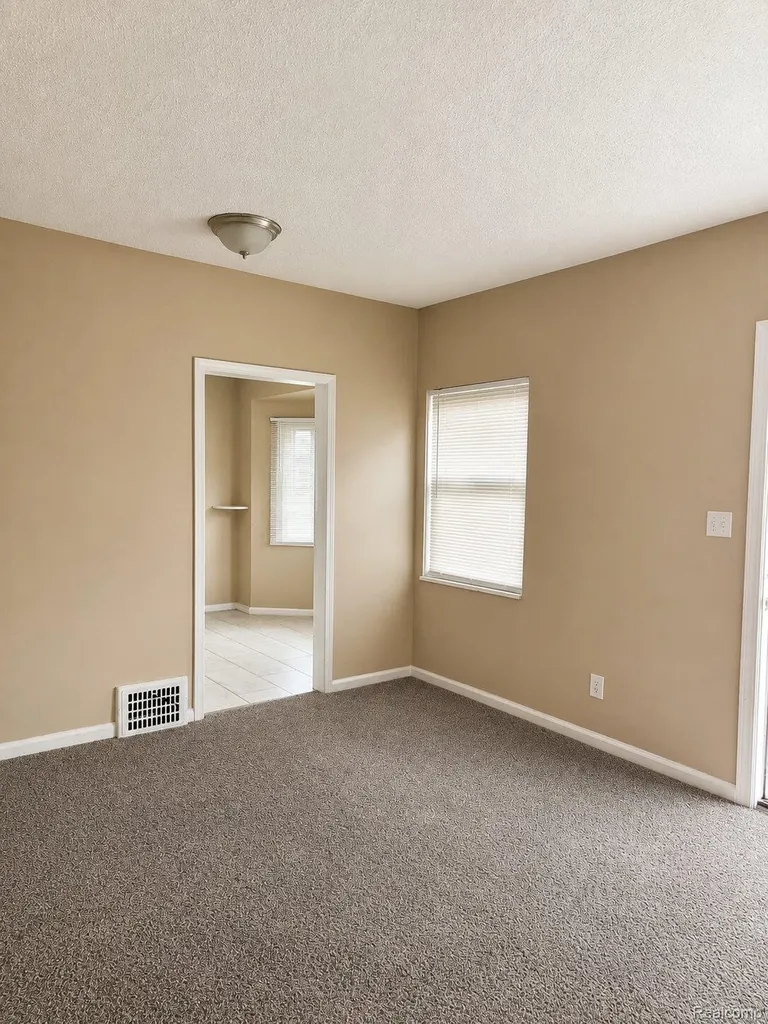 12876 Faust Avenue Detroit City MI 48223