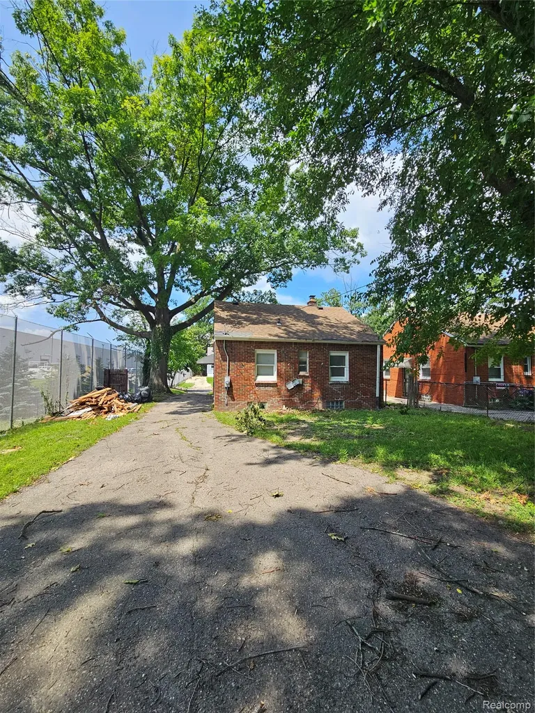 12876 Faust Avenue Detroit City MI 48223