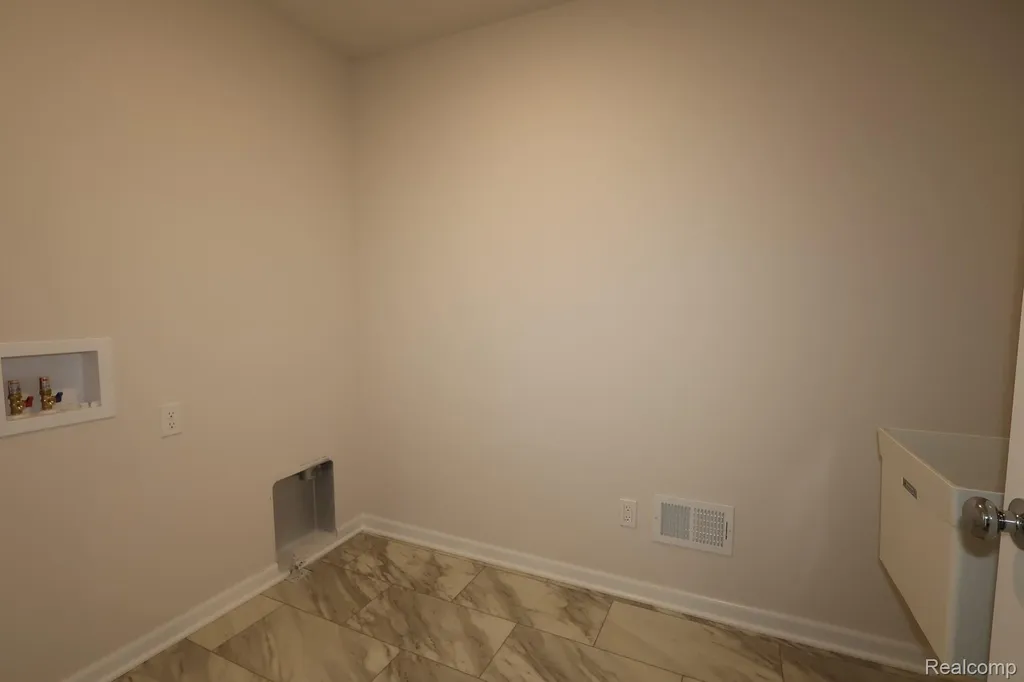 410 Hidden River W Holly Township MI 48442