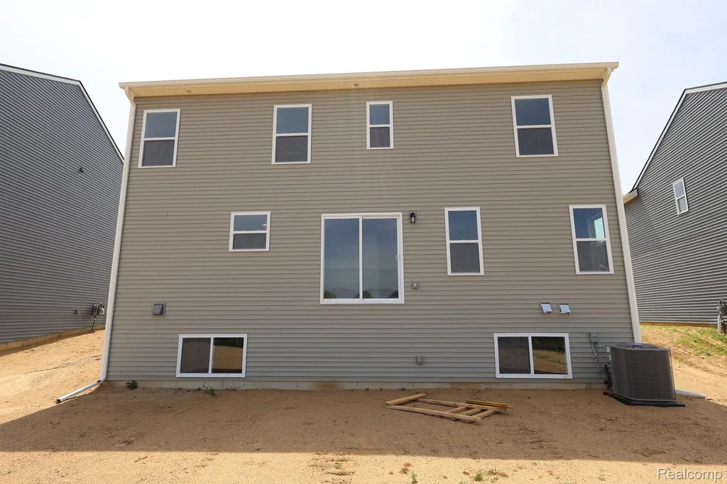 410 Hidden River W Holly Township MI 48442