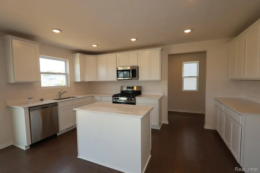 410 Hidden River W Holly Township MI 48442