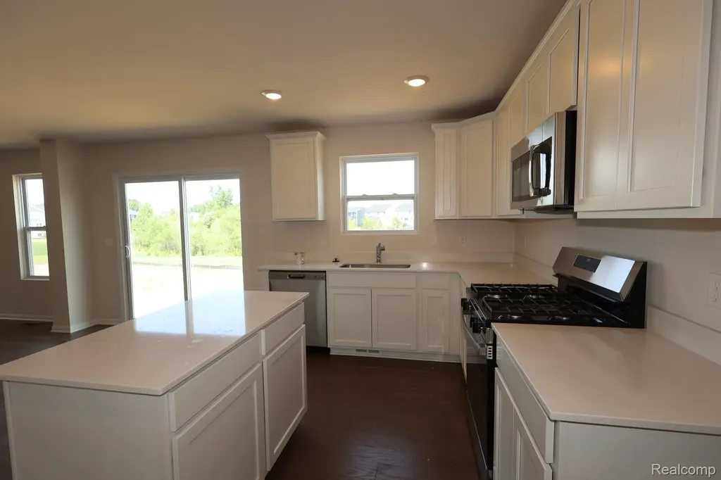 410 Hidden River W Holly Township MI 48442