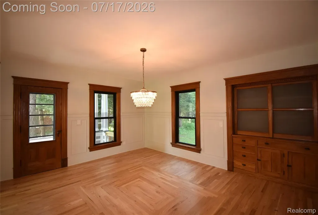 45669 Cass Avenue Utica City MI 48317