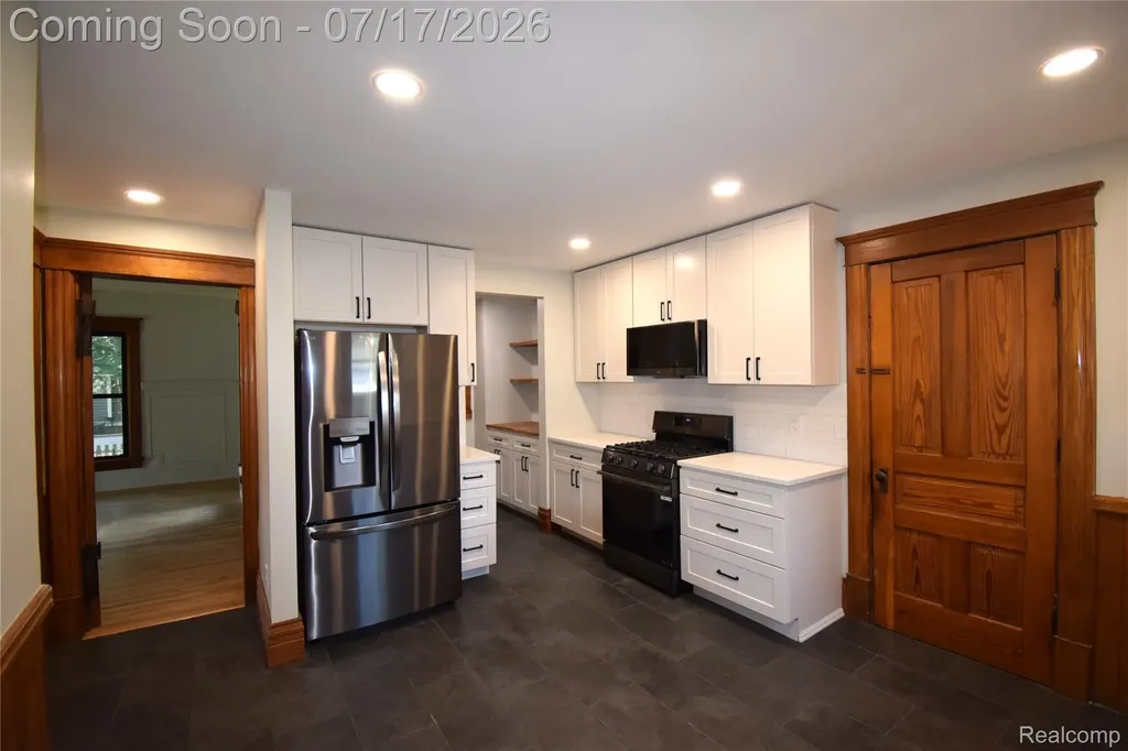 45669 Cass Avenue Utica City MI 48317