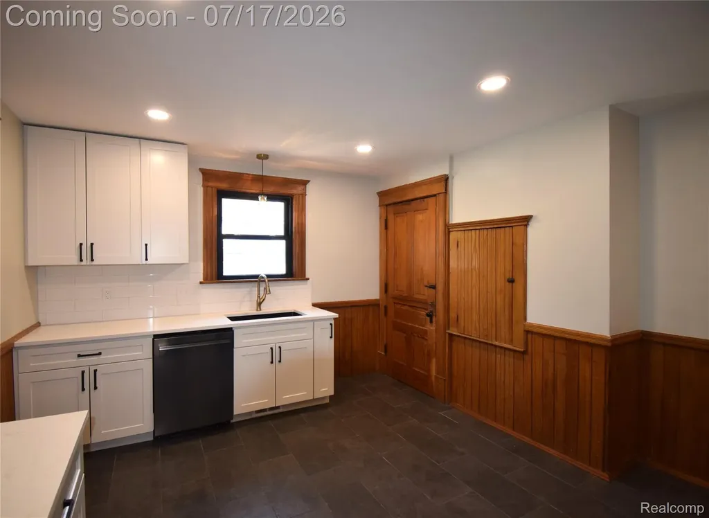 45669 Cass Avenue Utica City MI 48317
