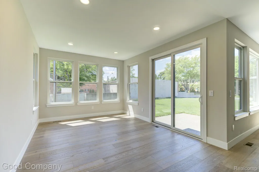 808 Irving Avenue Royal Oak City MI 48067