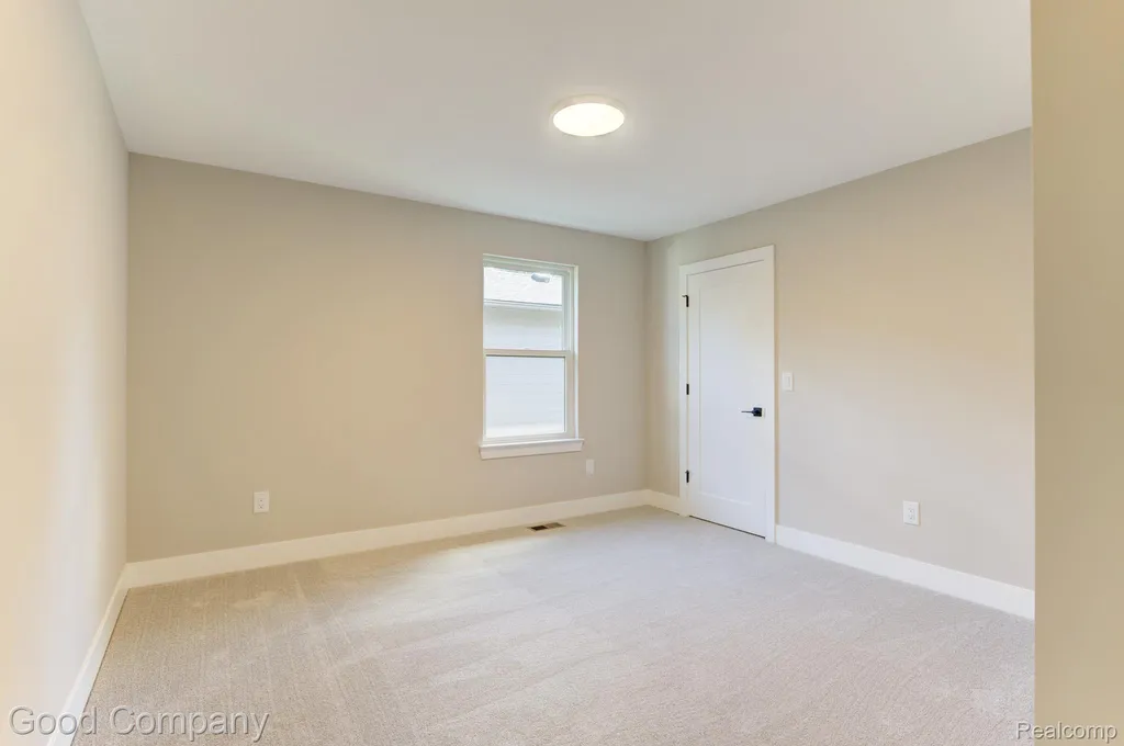 808 Irving Avenue Royal Oak City MI 48067
